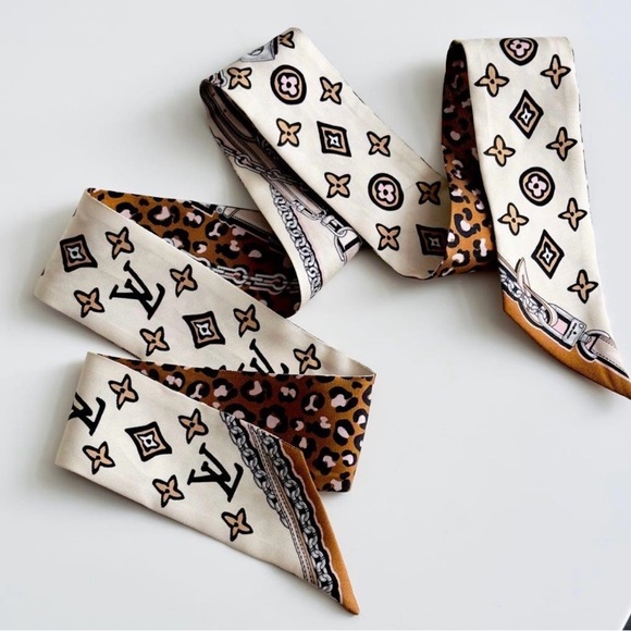 Louis Vuitton Accessories - Louis Vuitton Creme Silk Wild at Heart BB Bandeau Scarf